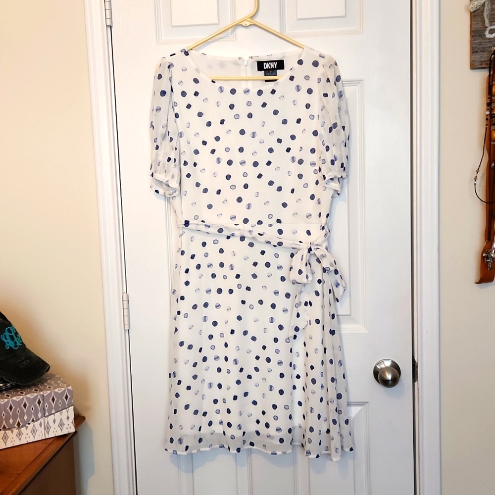 DKNY Midi dress Nwot size 12.